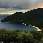 The Stone House-zacharatos Nikolaos Case de vacanță *