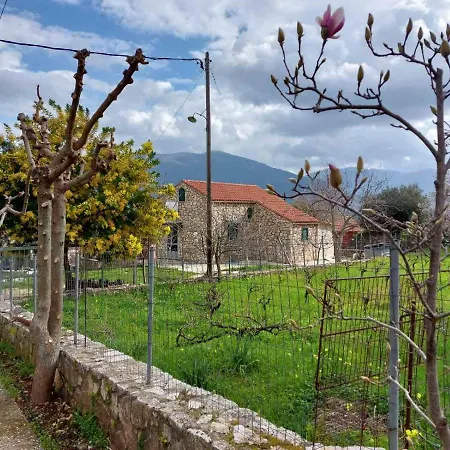Casa de Férias The Stone House-zacharatos Nikolaos