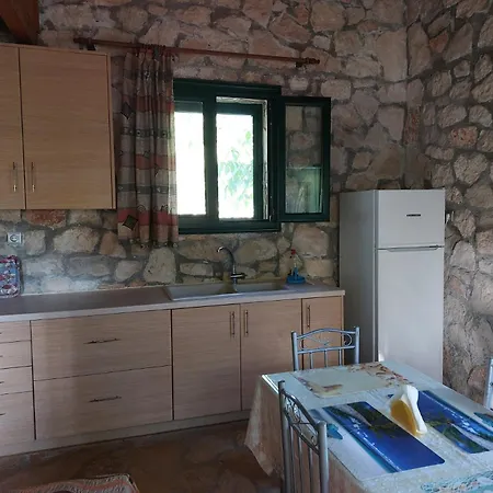 Casa de Férias The Stone House-zacharatos Nikolaos